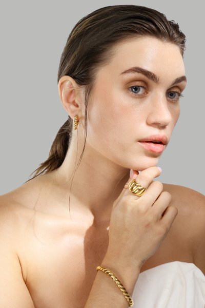 Korvakorut Twisted Heart – 18k Kullatut